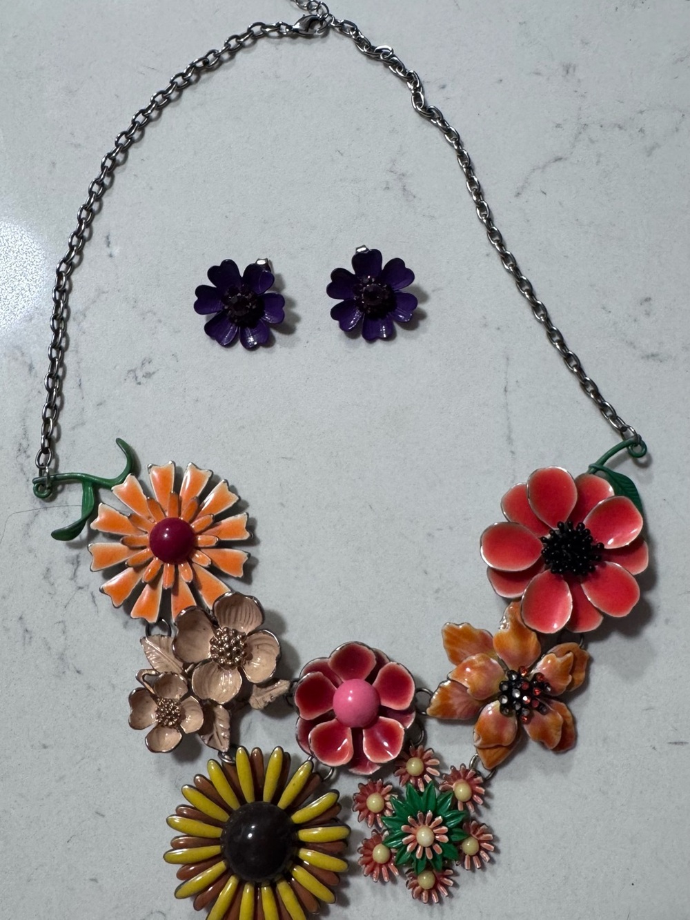 Floral necklace and stud earrings set
